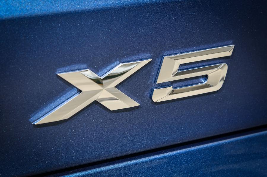 Логотип BMW X5 xDrive40i (G05) 2018 года  (NA) (фото 30 из 36)